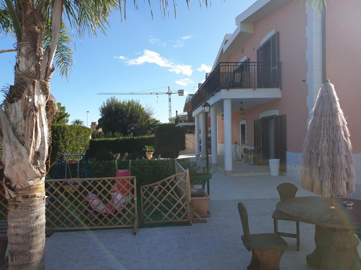Bed And Breakfast Villa Fatima Trani Bagian luar foto