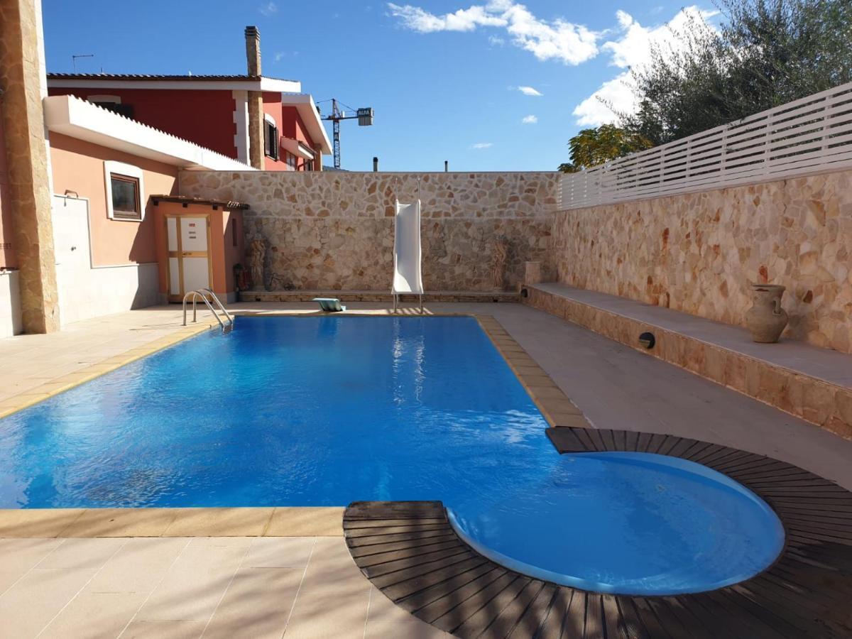 Bed And Breakfast Villa Fatima Trani Bagian luar foto