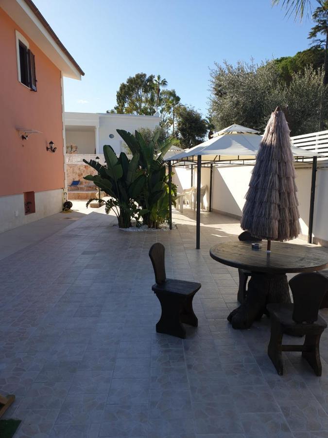 Bed And Breakfast Villa Fatima Trani Bagian luar foto