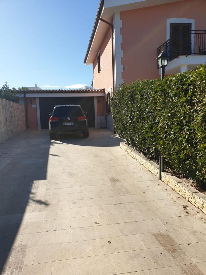 Bed And Breakfast Villa Fatima Trani Bagian luar foto