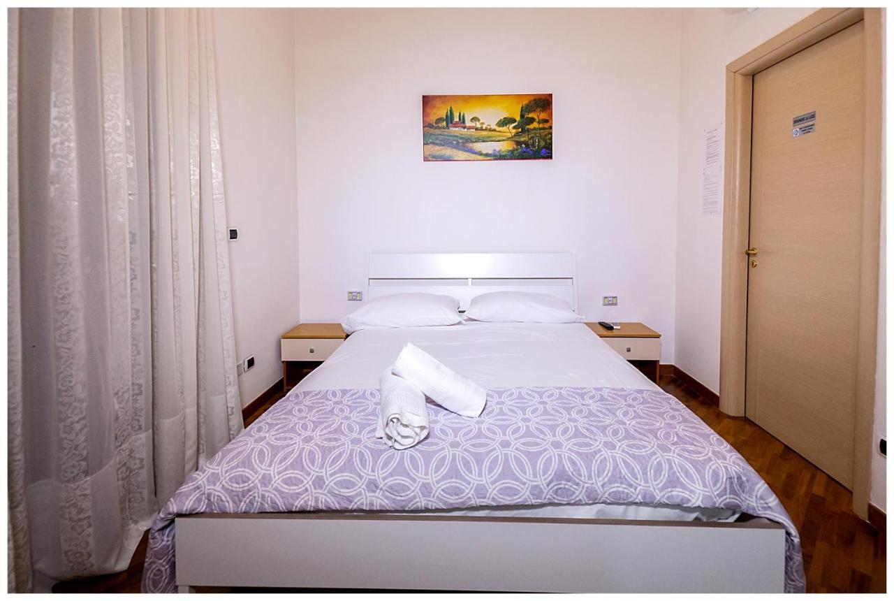 Bed And Breakfast Villa Fatima Trani Bagian luar foto